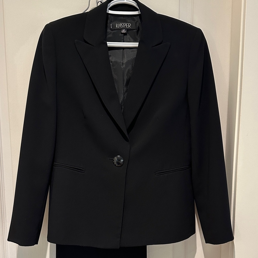 2piece suit set by Kaspar